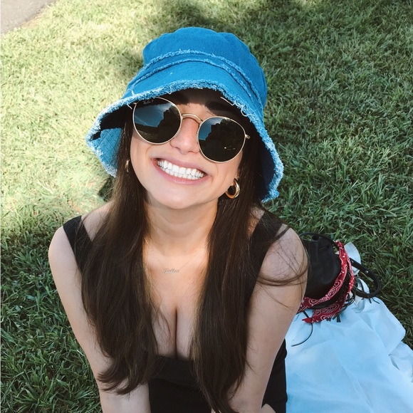 Meet your Posher, Julia - Picture 1 of 1